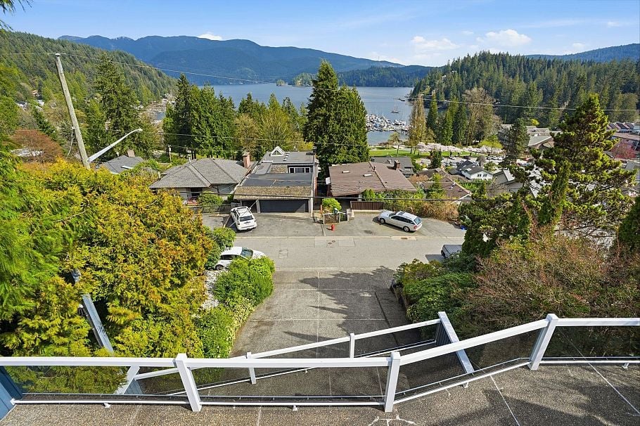 2341 Caledonia Avenue North Vancouver, BC - 38