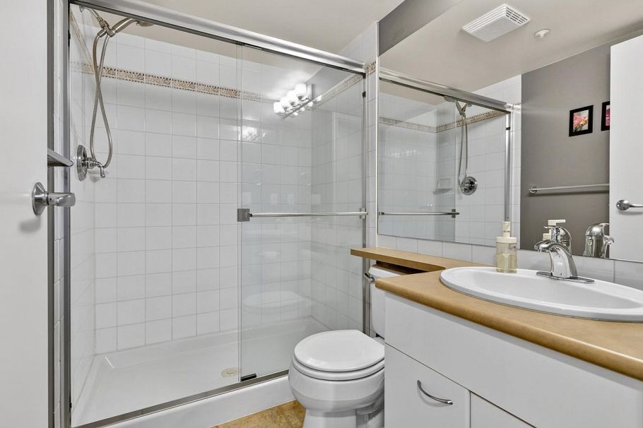 310 8495 Jellicoe Street Vancouver, BC - 16