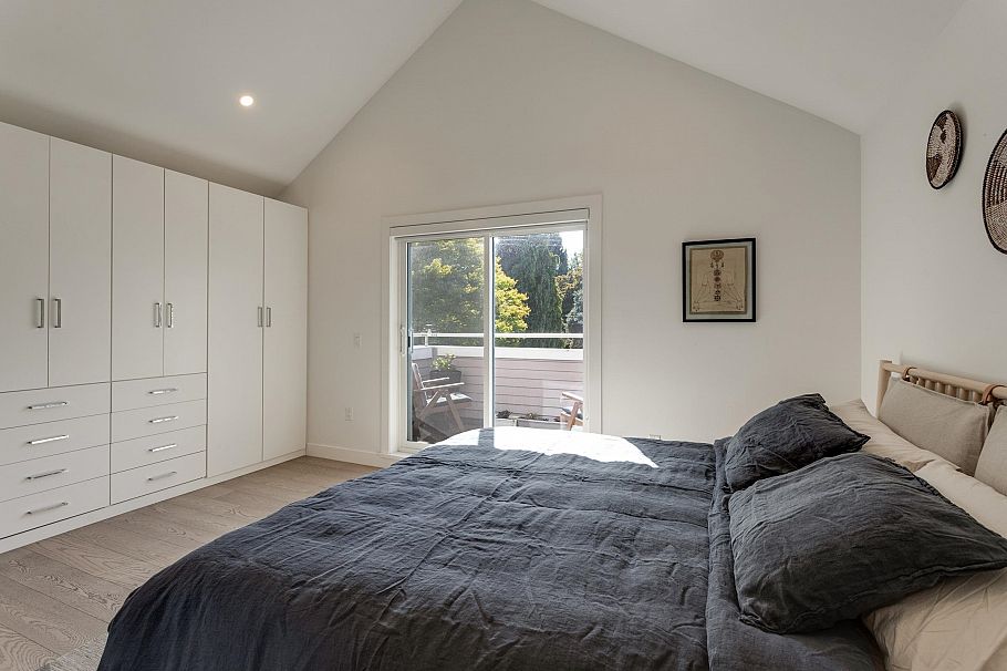 1372 E 10th Avenue Vancouver, BC - 19