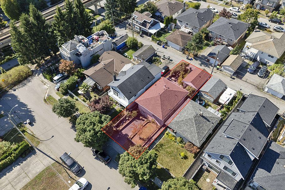 5131 Ann Street Vancouver, BC - 1