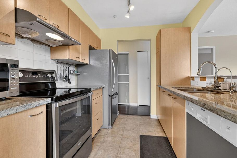 310 8495 Jellicoe Street Vancouver, BC - 9