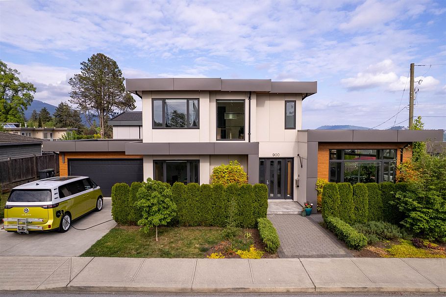 900 Hendry Avenue North Vancouver, BC - 1