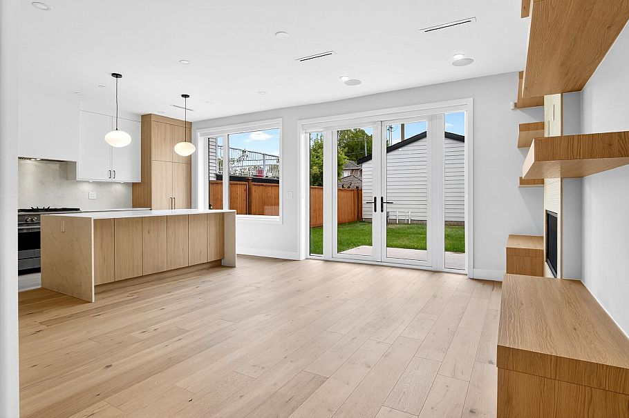 2 2741 E 7th Avenue Vancouver, BC - 4