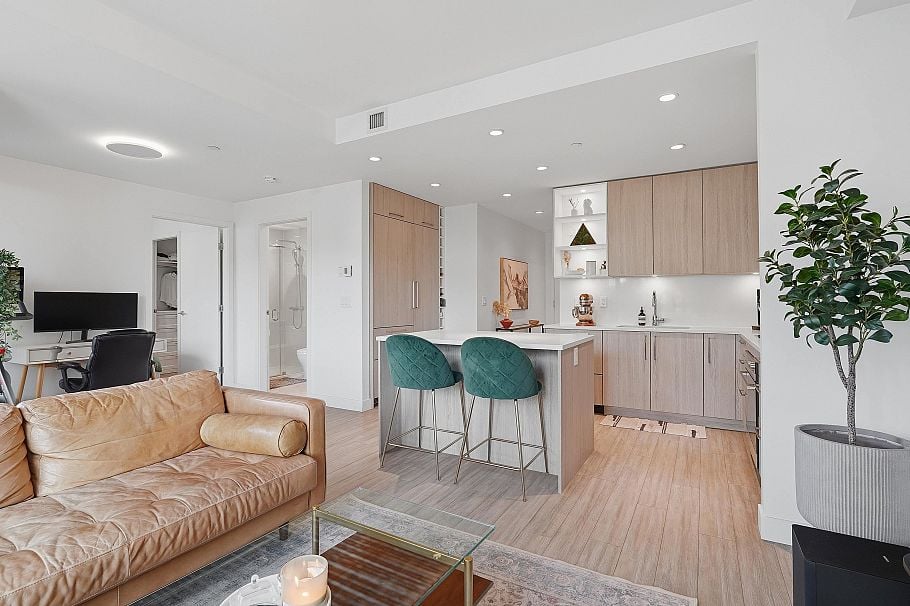 311 707 E 3rd Street North Vancouver, BC - 3