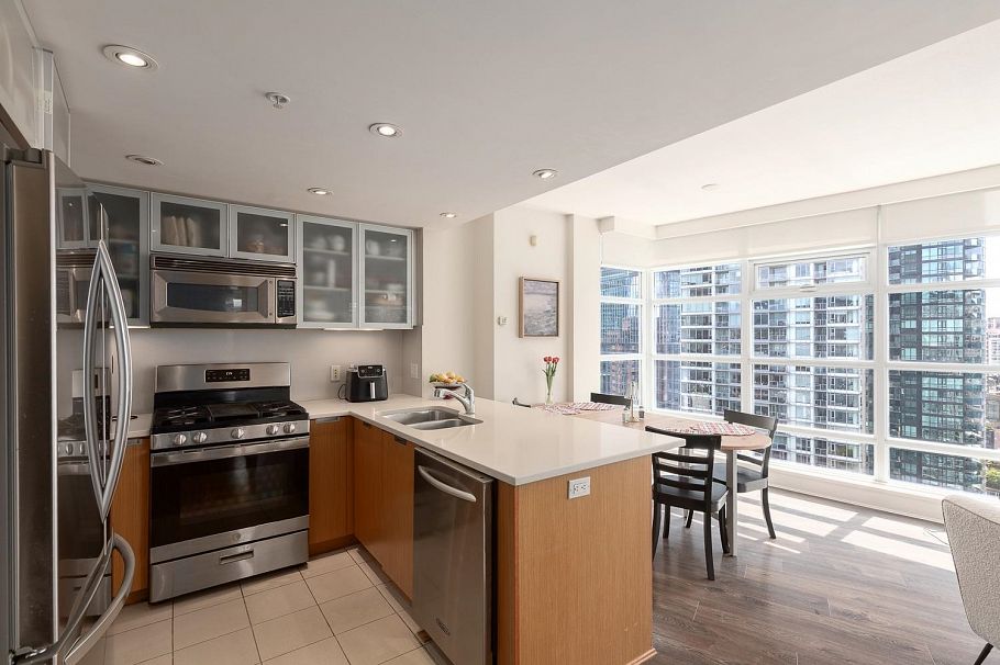 2405 1205 W Hastings Street Vancouver, BC - 5
