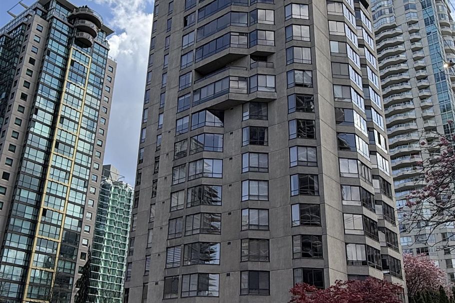 604 738 Broughton Street Vancouver, BC - 2