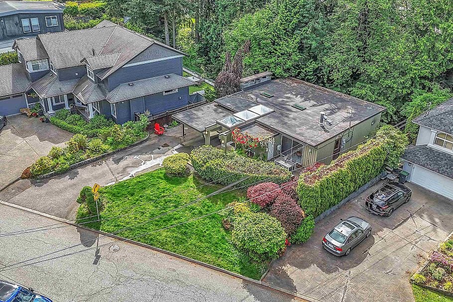 977 Belvedere Drive North Vancouver, BC - 31