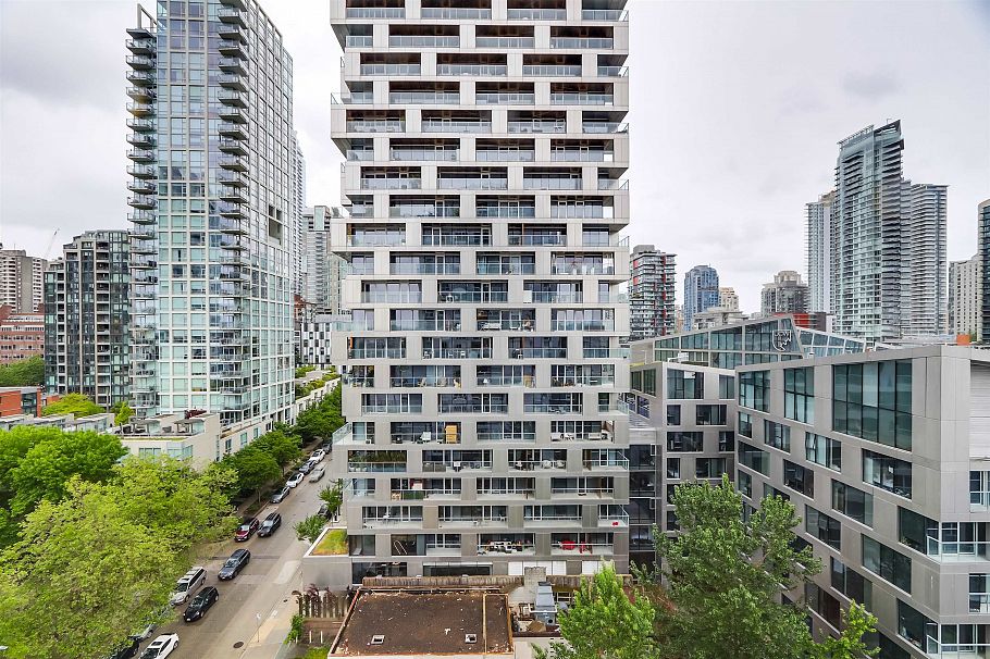 1401 1500 Howe Street Vancouver, BC - 13
