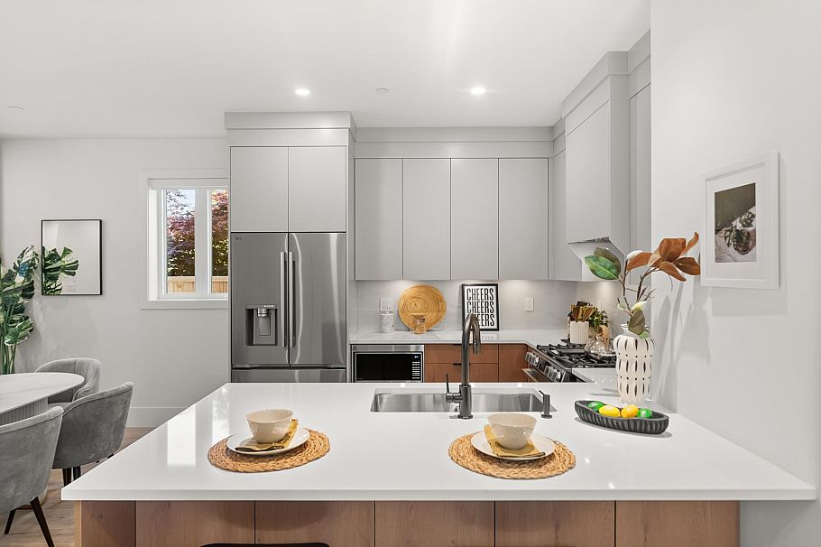 1 1368 Park Drive Vancouver, BC - 17