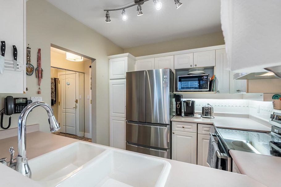 903 140 E 14th Street North Vancouver, BC - 10