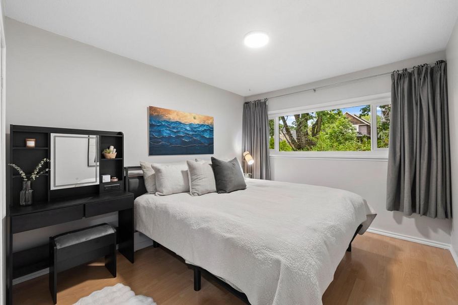 2036 E Broadway Vancouver, BC - 12