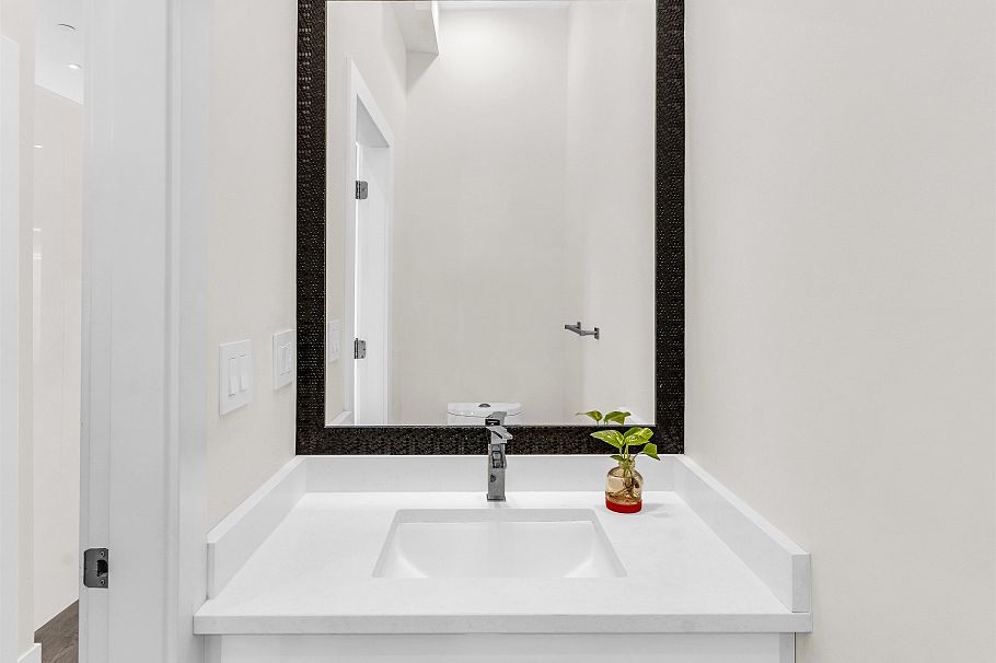 409 W Keith Road North Vancouver, BC - 10