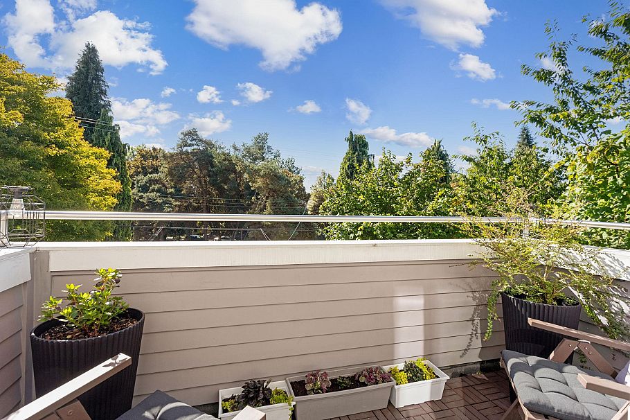 1372 E 10th Avenue Vancouver, BC - 24