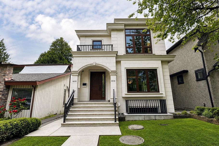 4618 W 8th Avenue Vancouver, BC - 2