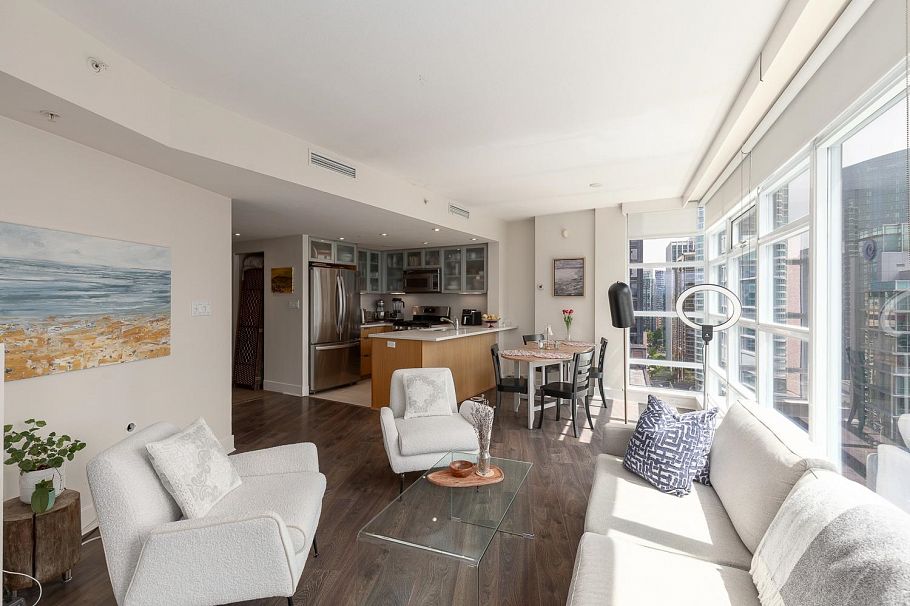 2405 1205 W Hastings Street Vancouver, BC - 1