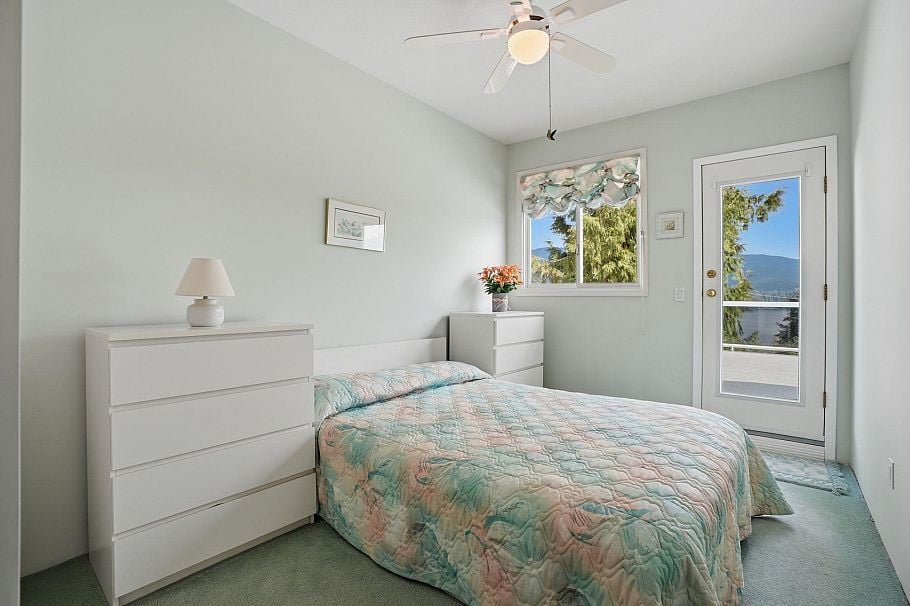 2341 Caledonia Avenue North Vancouver, BC - 27