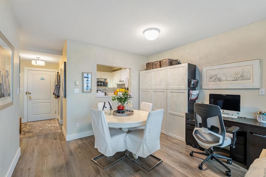 903 140 E 14th Street North Vancouver, BC - 14