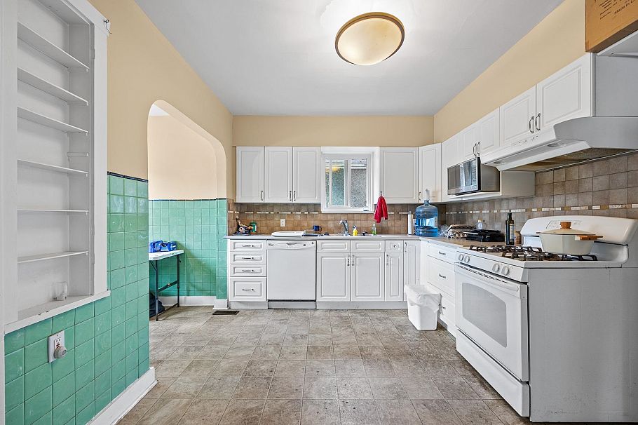 3579 W 18th Avenue Vancouver, BC - 4