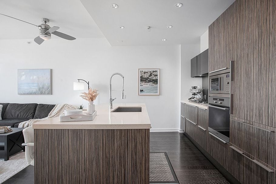 901 1616 Columbia Street Vancouver, BC - 4