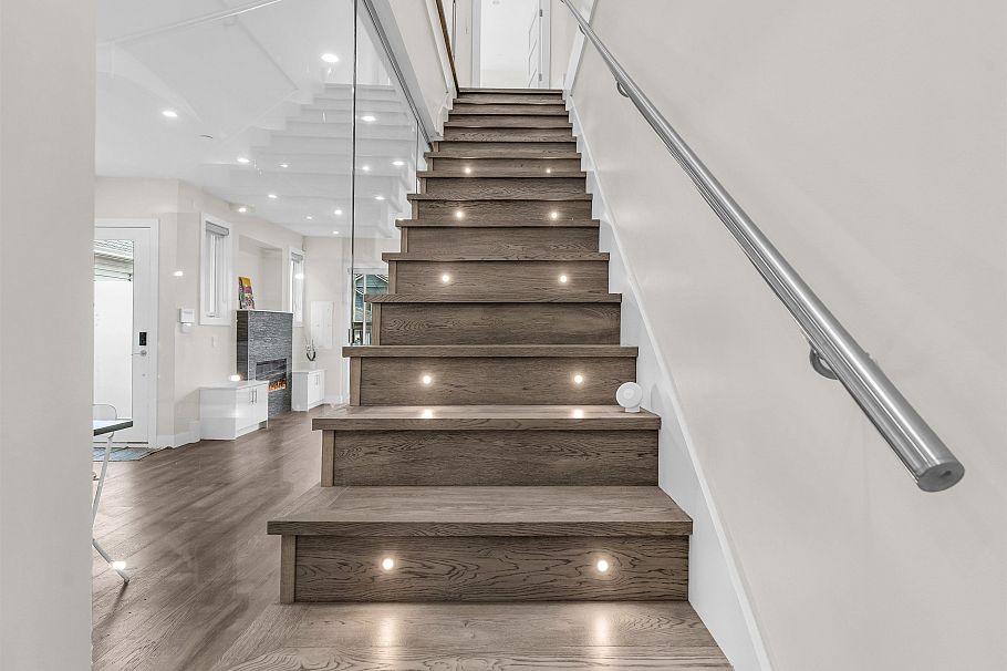 409 W Keith Road North Vancouver, BC - 19