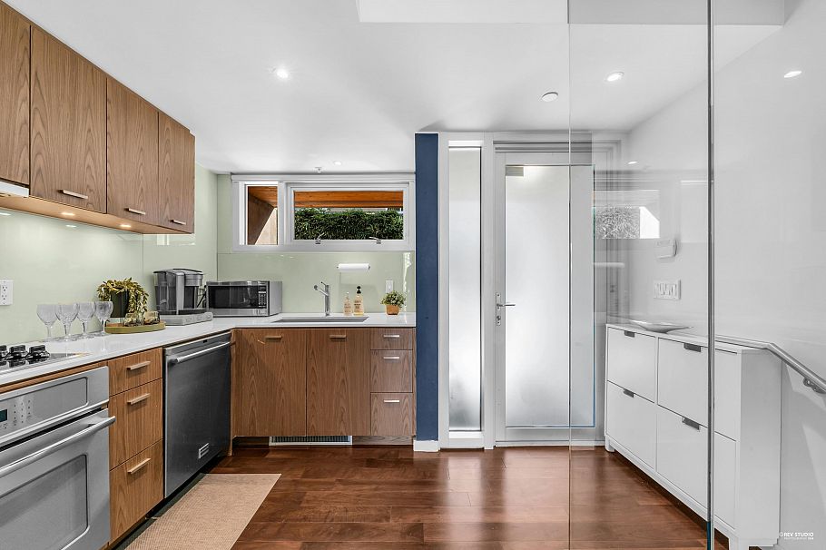 2 850 W 8th Avenue Vancouver, BC - 4