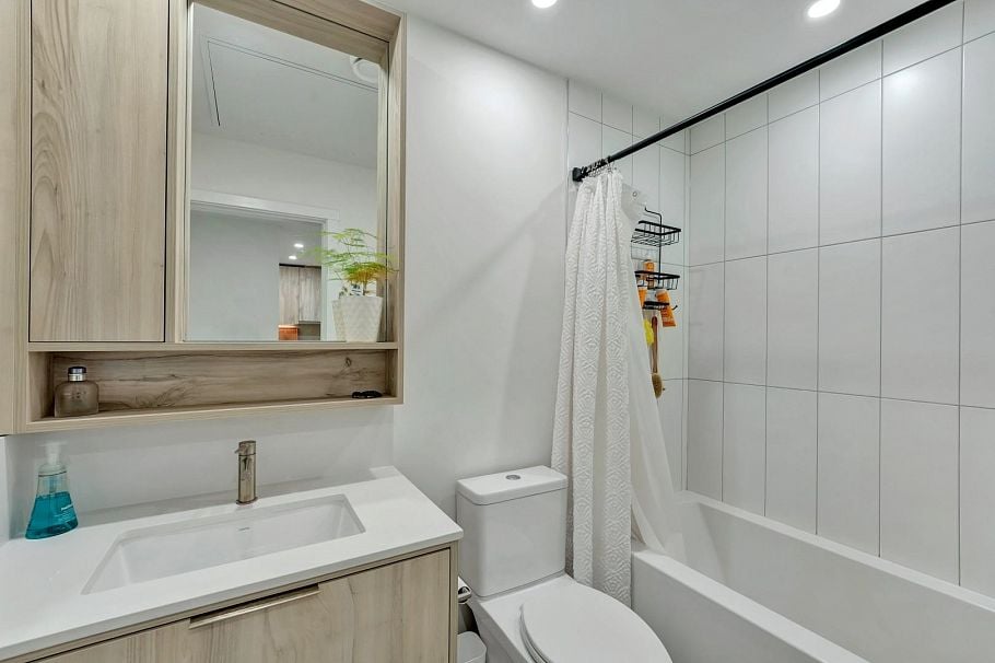 211 3596 Malsum Drive North Vancouver, BC - 8