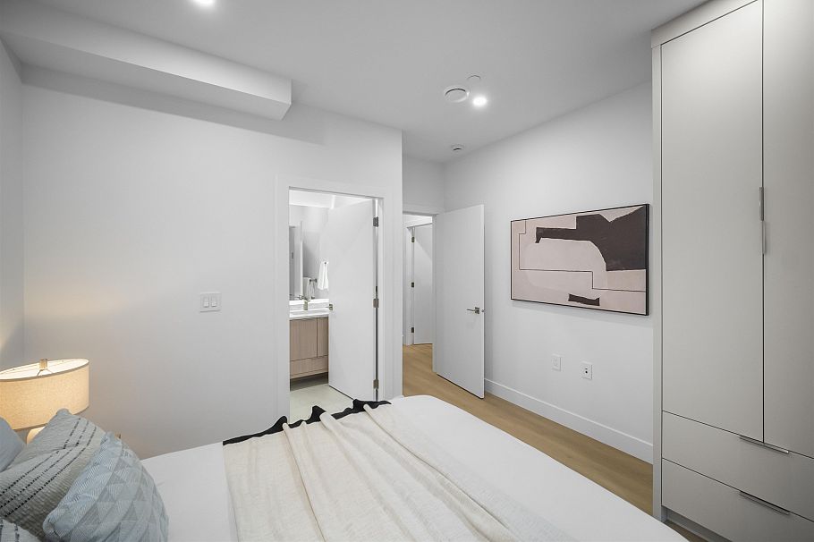 1 3623 Triumph Street Vancouver, BC - 18