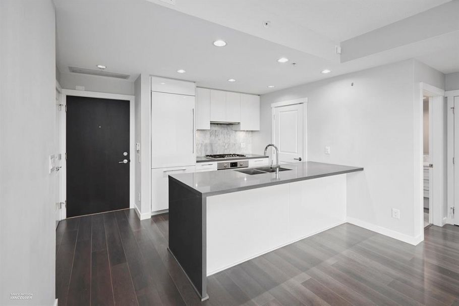 203 5638 Birney Avenue Vancouver, BC - 2