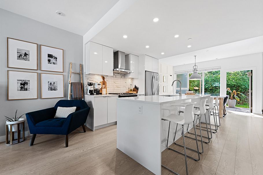 23 3596 Salal Drive North Vancouver, BC - 1
