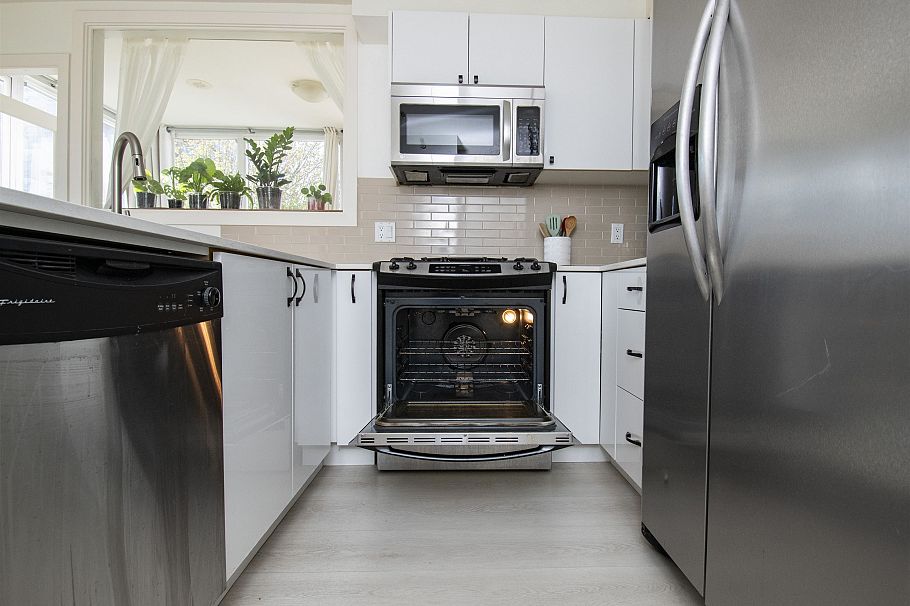 204 2483 Spruce Street Vancouver, BC - 4