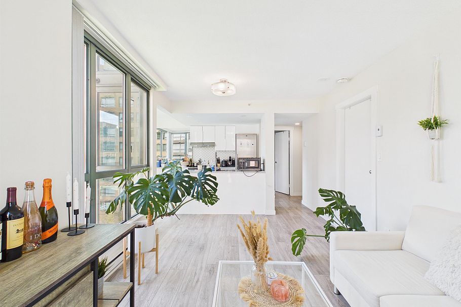 708 1188 Howe Street Vancouver, BC - 8