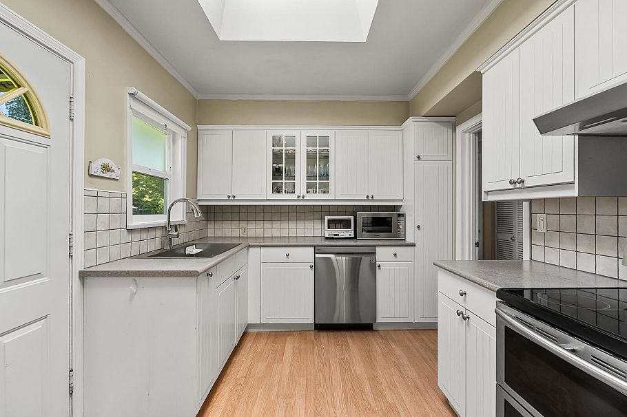 170 Carisbrooke Crescent North Vancouver, BC - 5