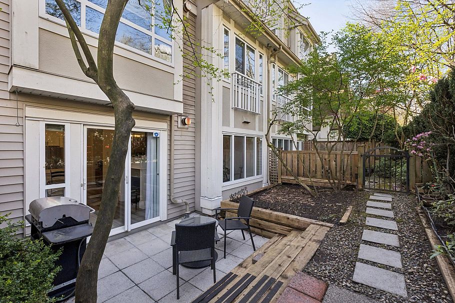 102 365 E 1st Street North Vancouver, BC - 4