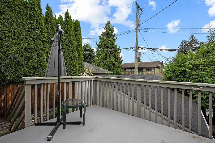 443-445 W Keith Road North Vancouver, BC - 17