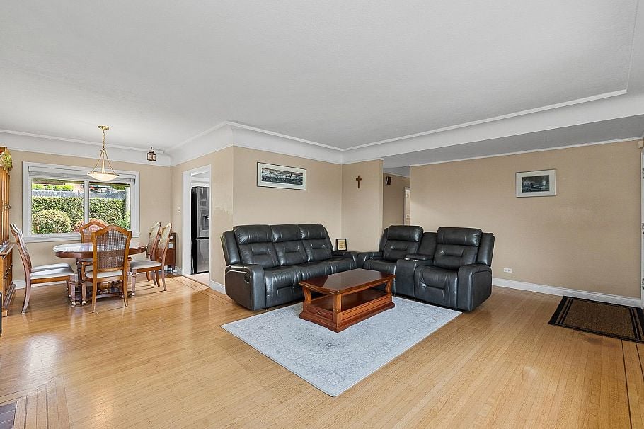170 Carisbrooke Crescent North Vancouver, BC - 3