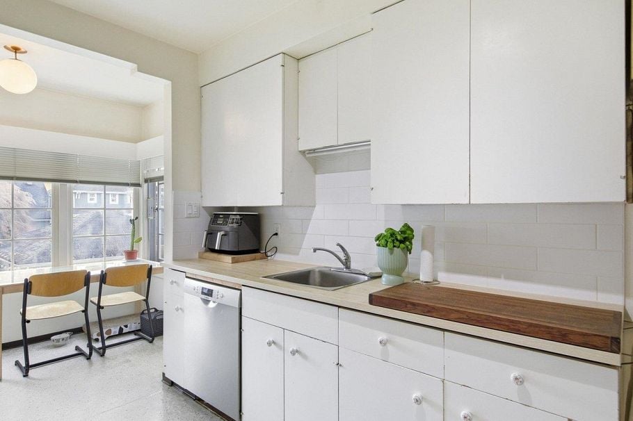 2506 W 15th Avenue Vancouver, BC - 11