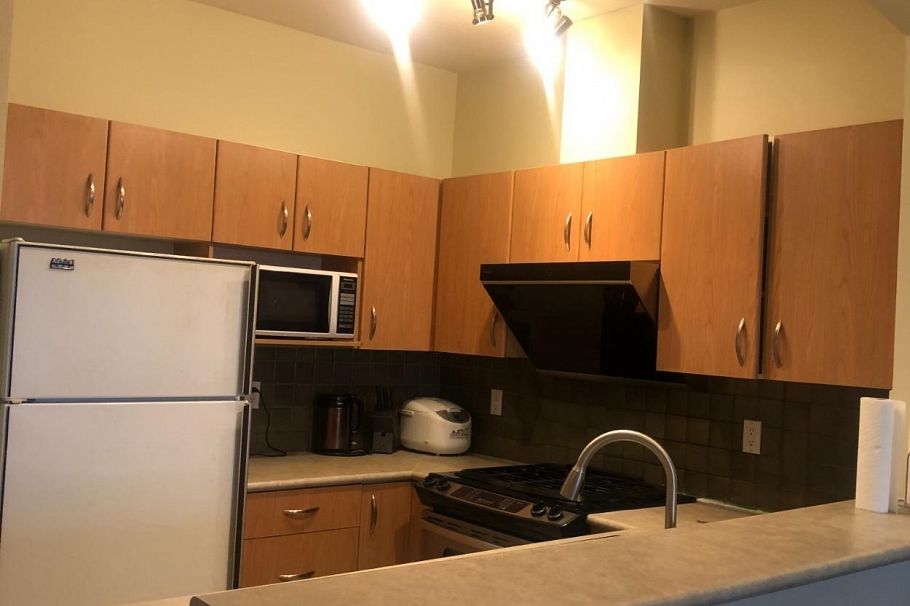 412 995 W 59th Avenue Vancouver, BC - 2