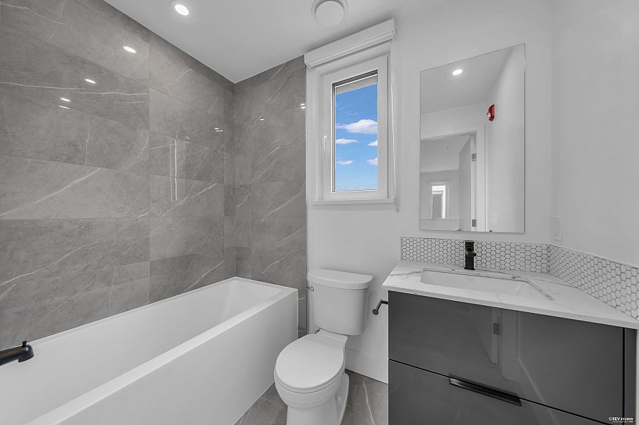 309 2250 E 1st Avenue Vancouver, BC - 4