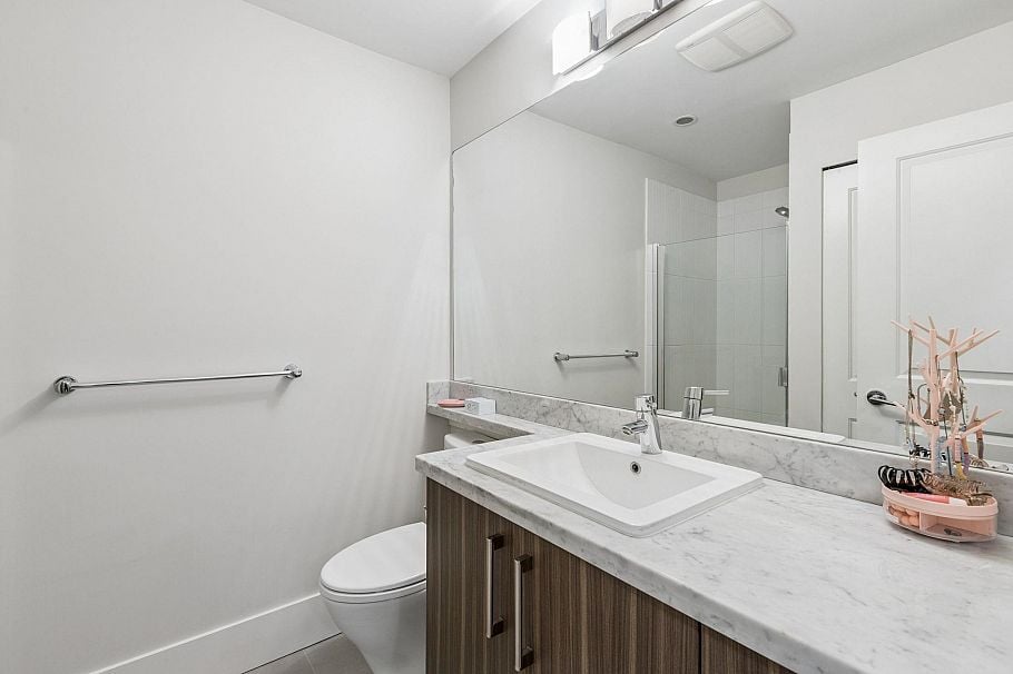 107 159 W 22nd Street North Vancouver, BC - 22