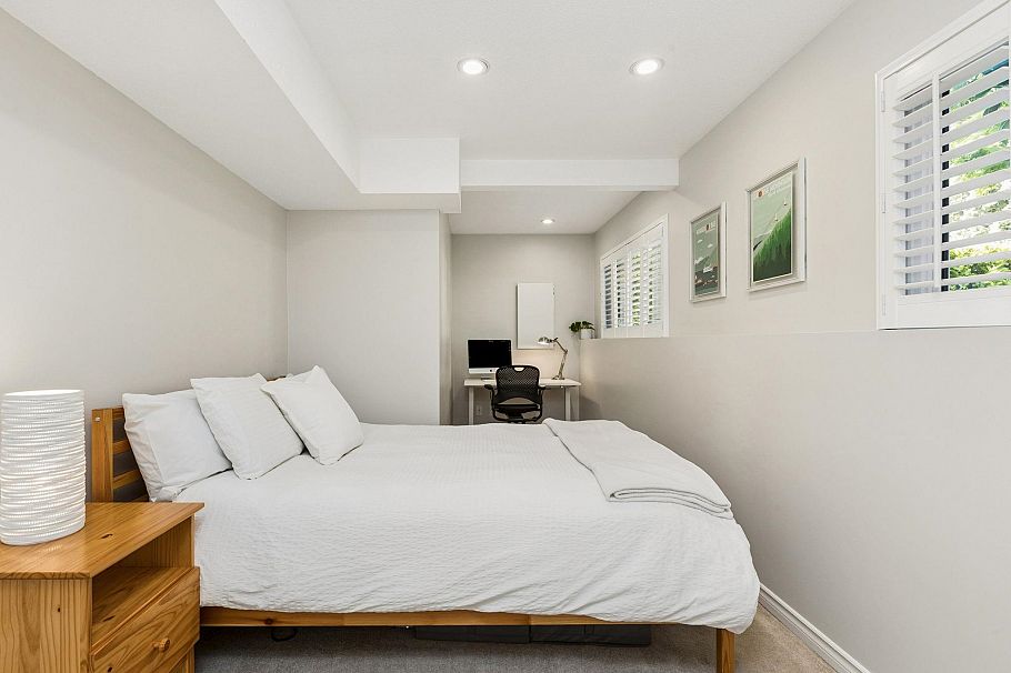 1256 Eastview Road North Vancouver, BC - 28