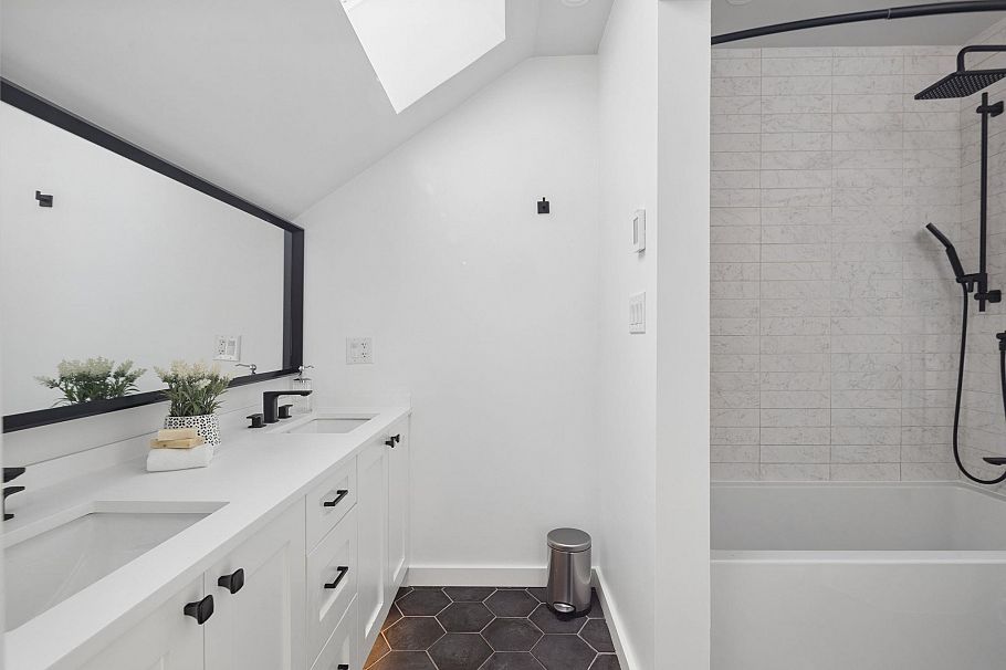 207 1518 Bowser Avenue North Vancouver, BC - 24