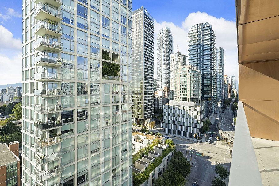 1907 1480 Howe Street Vancouver, BC - 29