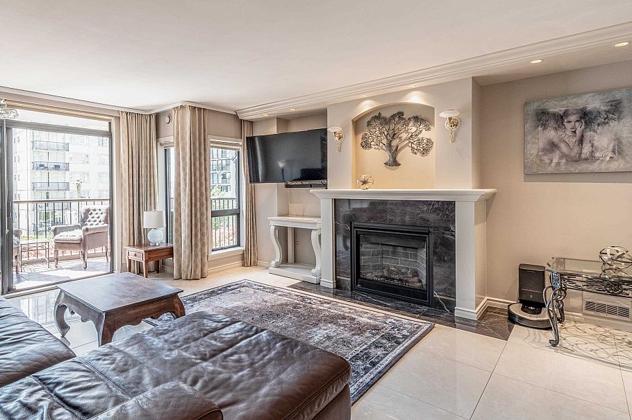 302 1520 Harwood Street Vancouver, BC - 1