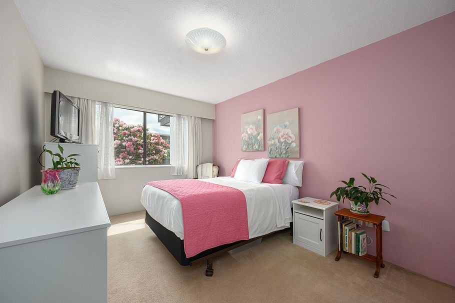 105 123 E 19th Street North Vancouver, BC - 12