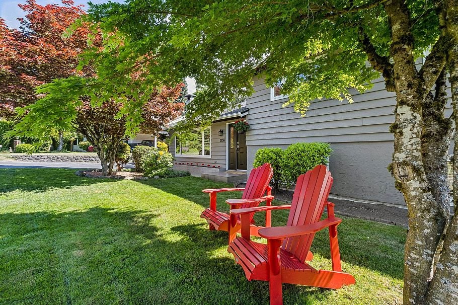 1256 Eastview Road North Vancouver, BC - 1