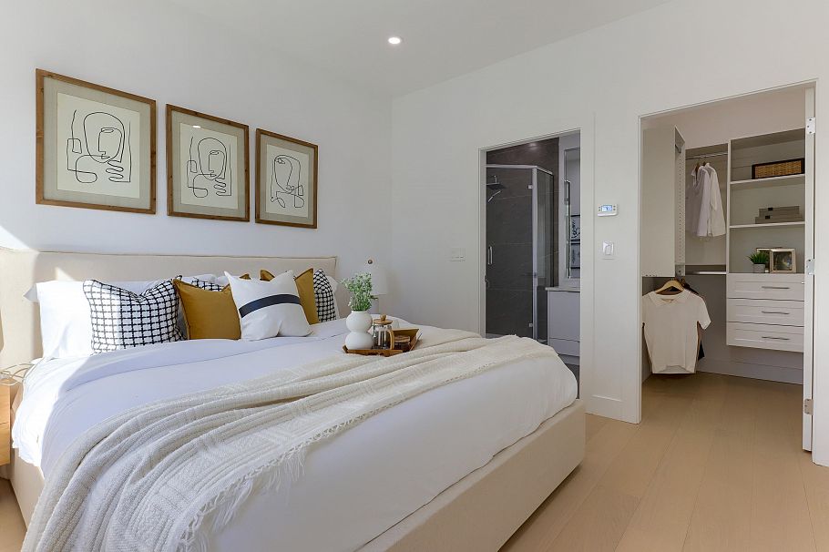1 4742 St. Catherines Street Vancouver, BC - 9