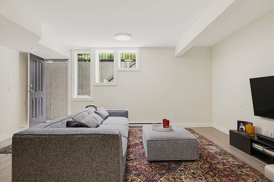 1138 Ridgewood Drive North Vancouver, BC - 30