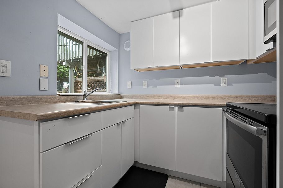 443-445 W Keith Road North Vancouver, BC - 14