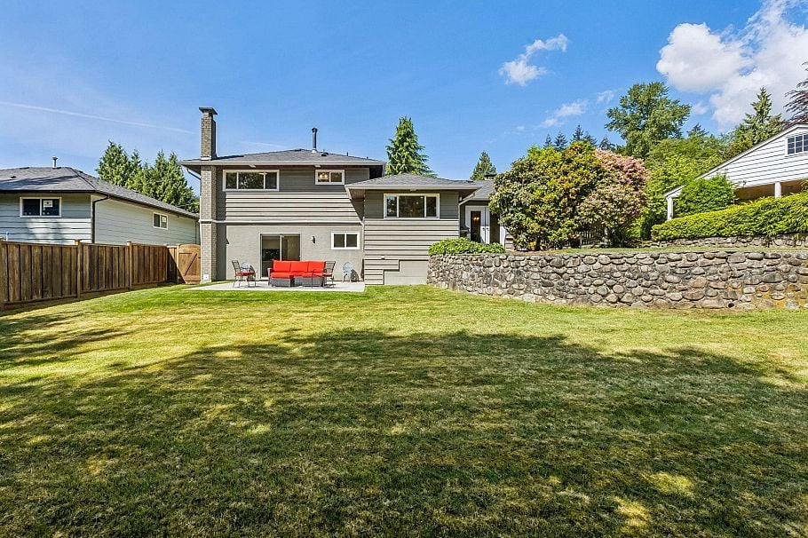 1256 Eastview Road North Vancouver, BC - 21