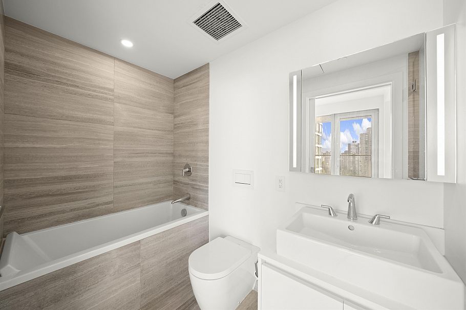 1907 1480 Howe Street Vancouver, BC - 17